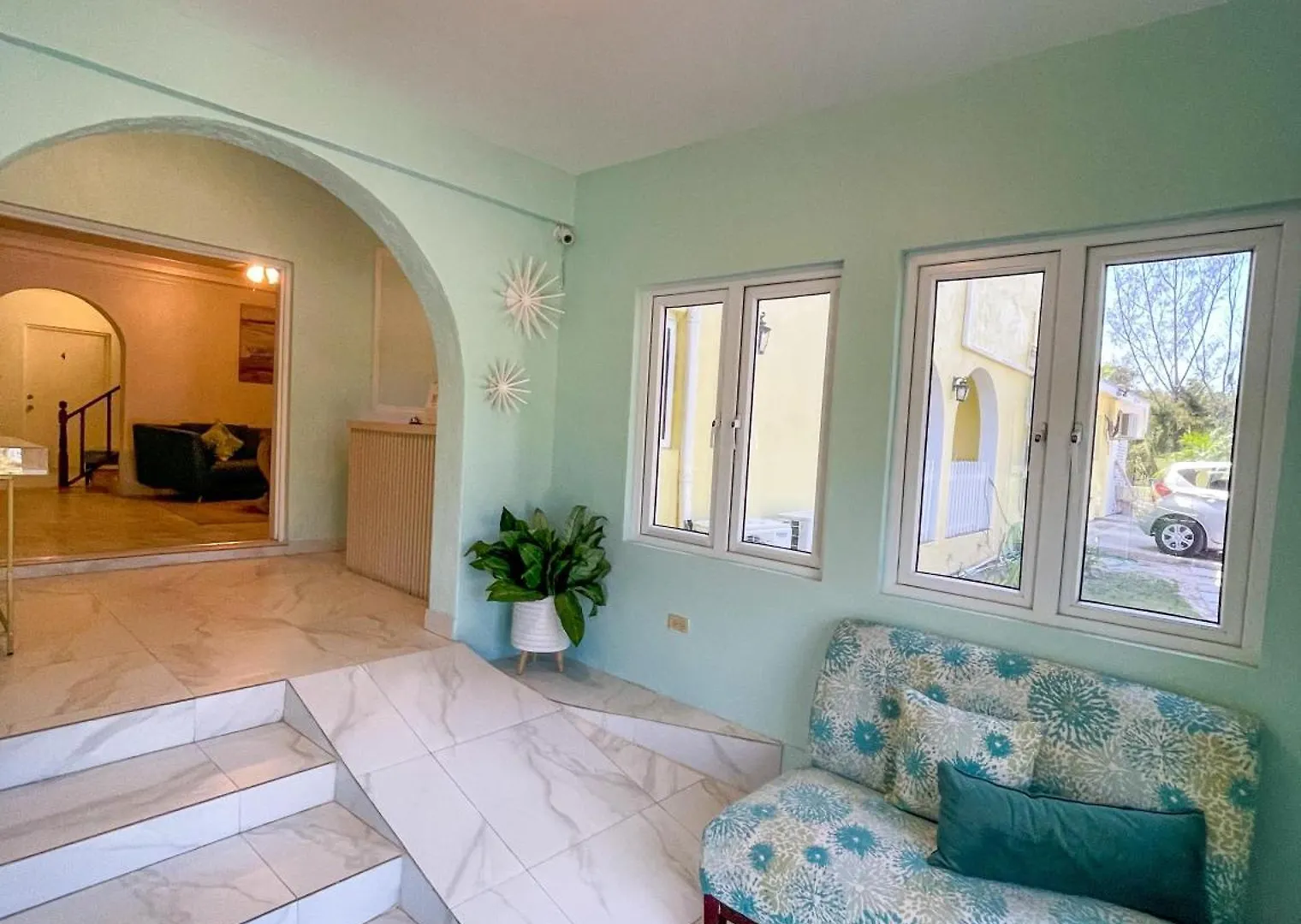 Bed & Breakfast Bed and Breakfast Golden Palms House Nassau