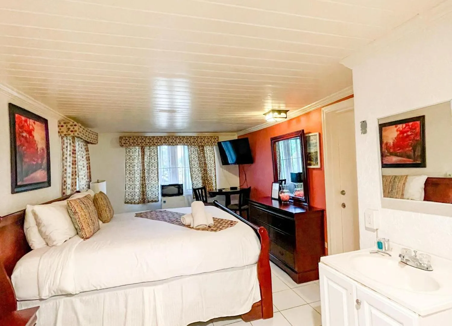 Golden Palms House Bed & Breakfast Nassau