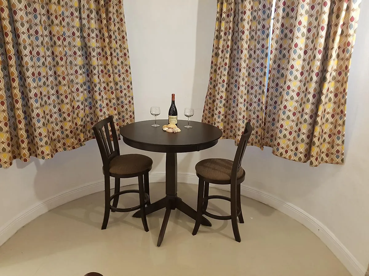 Golden Palms House Bed & Breakfast Nassau