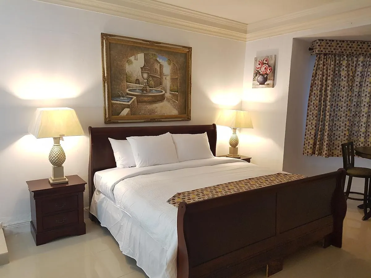 Golden Palms House Bed & Breakfast Nassau