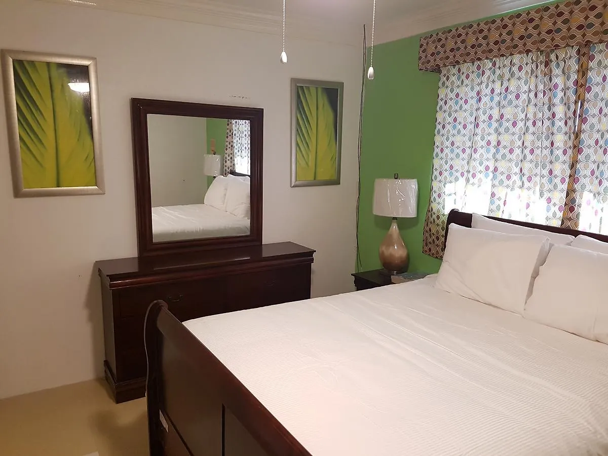 Golden Palms House Bed & Breakfast Nassau