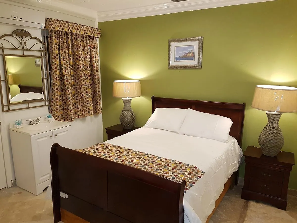 Bed and Breakfast Golden Palms House Nasáu