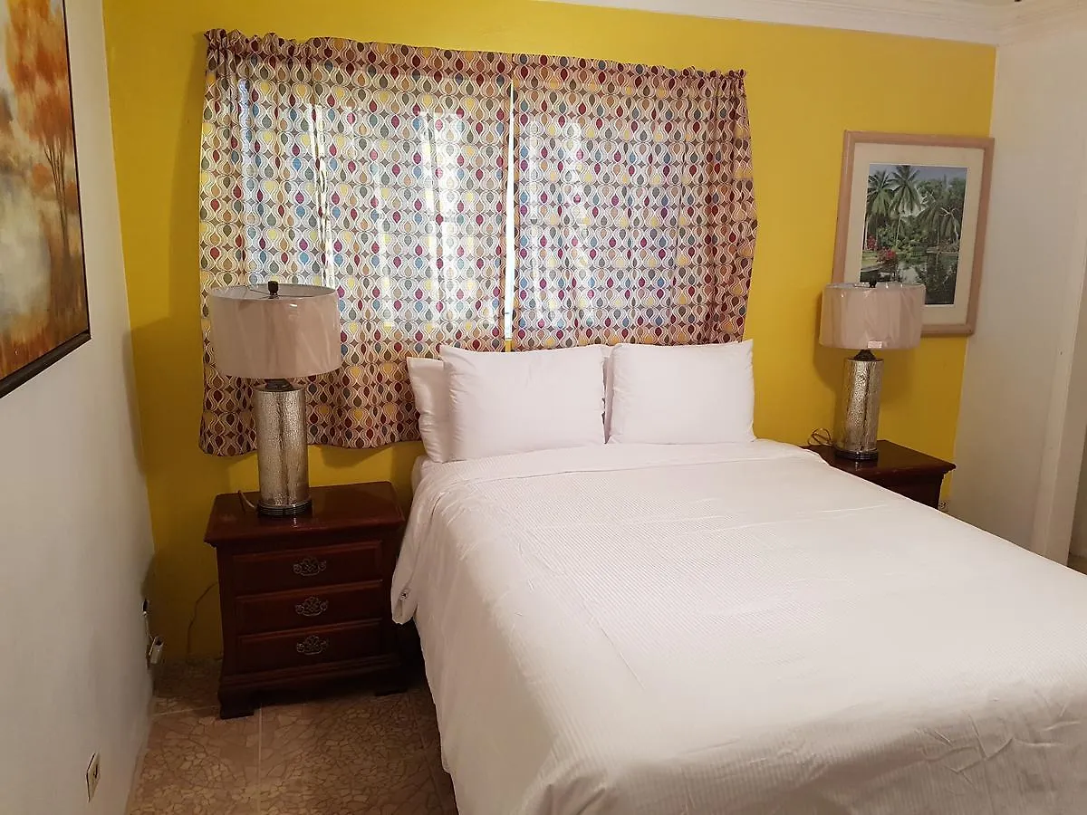 Bed and Breakfast Golden Palms House Nasáu