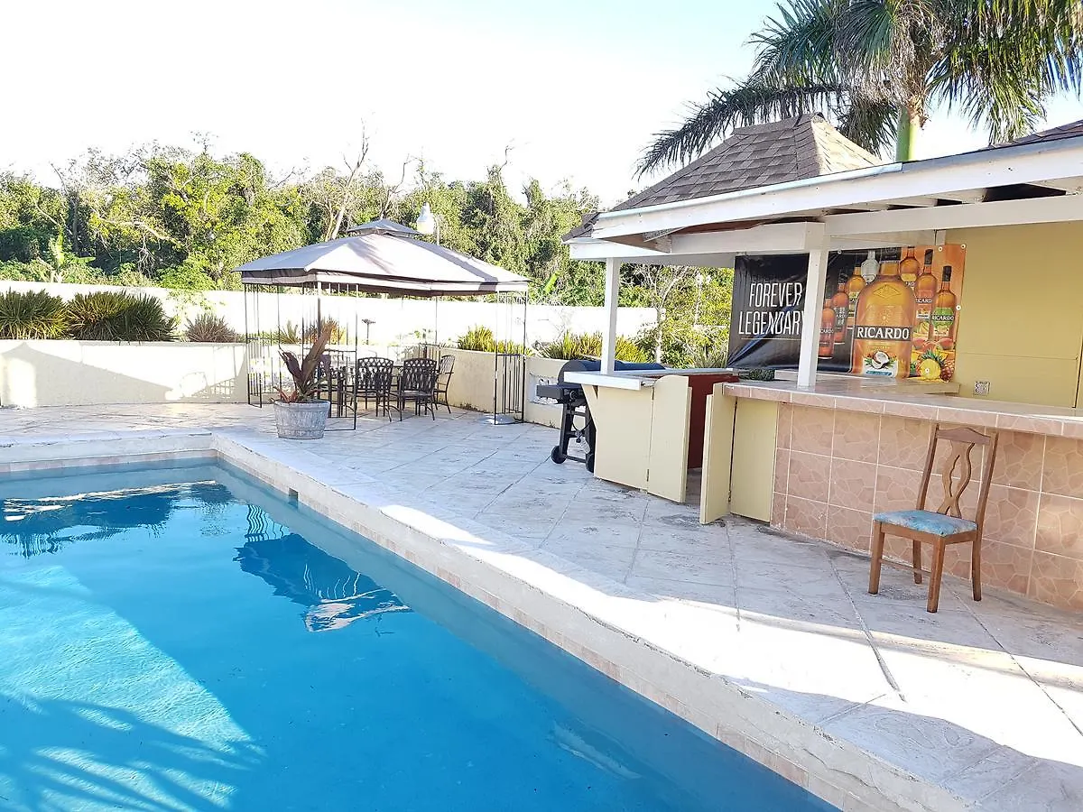 Bed and Breakfast Golden Palms House Nasáu