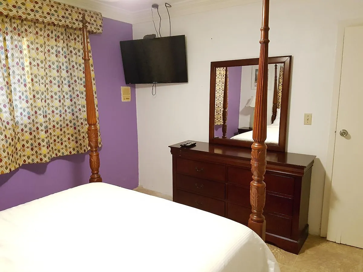 Bed and Breakfast Golden Palms House Nasáu