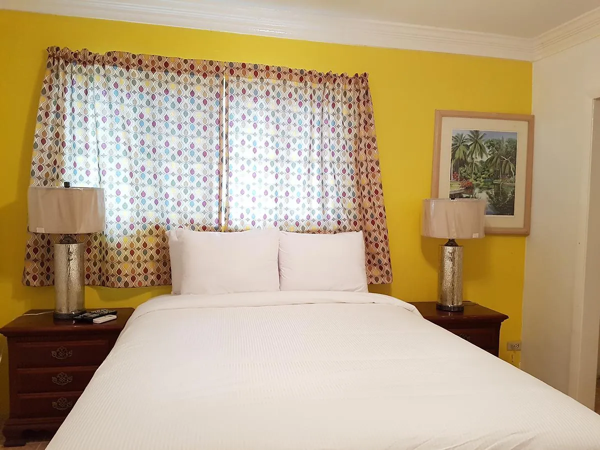 Bed and Breakfast Golden Palms House Nasáu